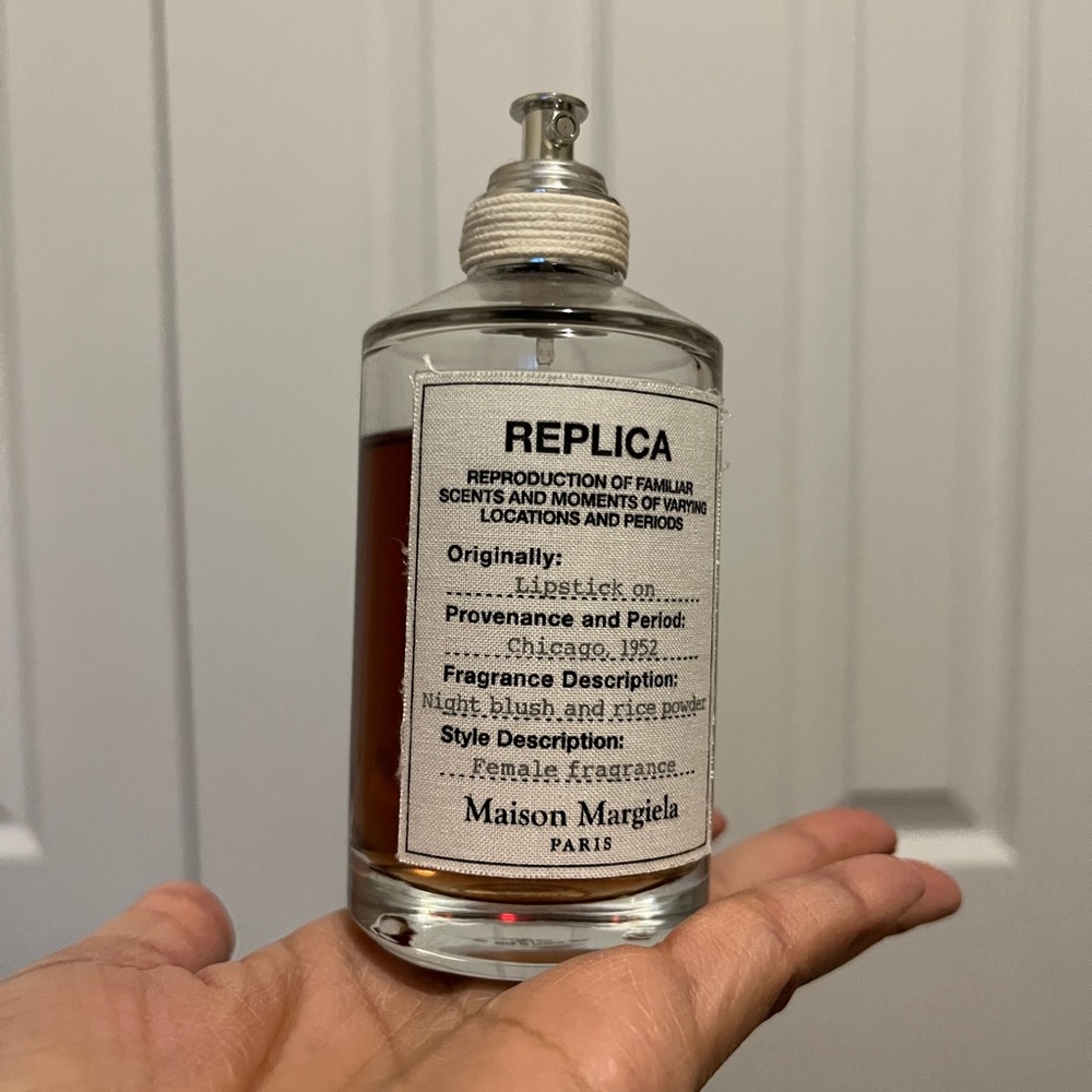Replica lipstick on